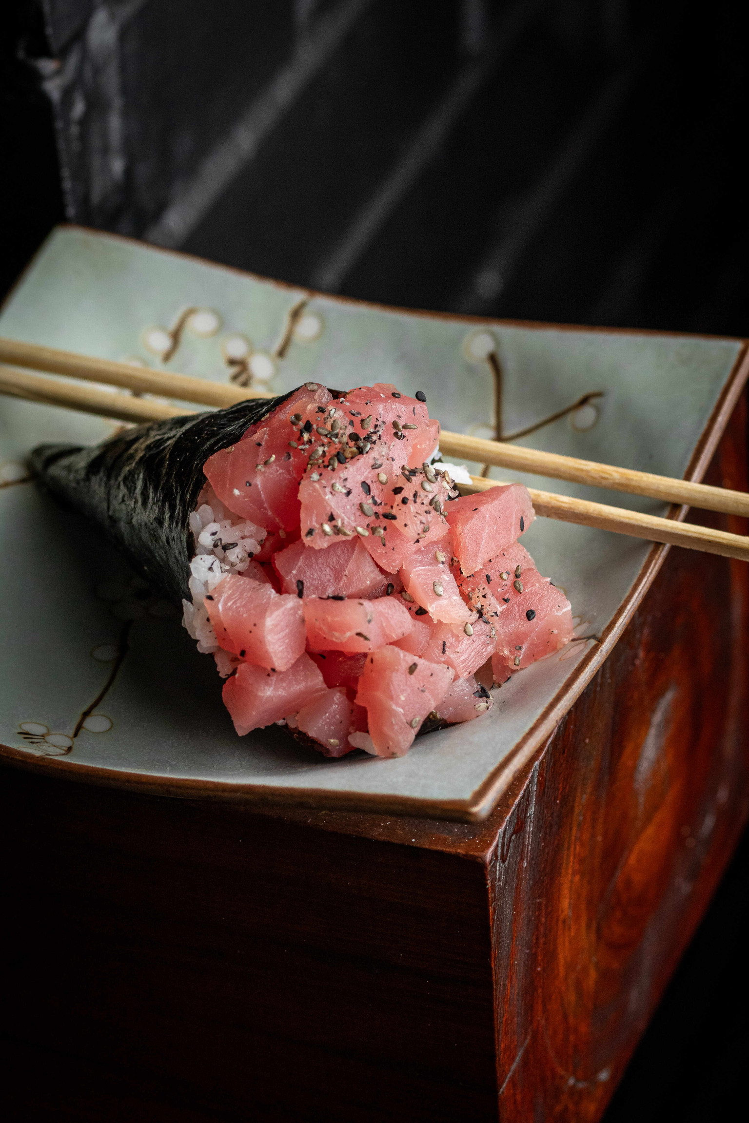 TEMAKI ATUM COM GERGELIM