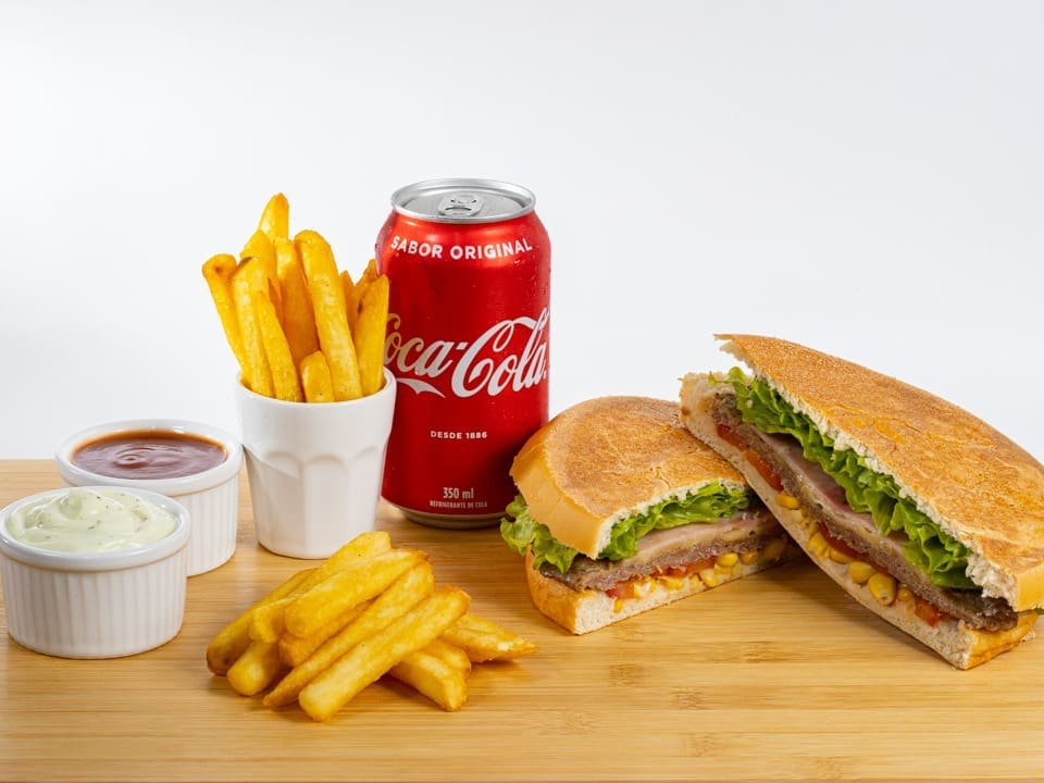 COMBO XIS INDIVIDUAL (1 XIS-SALADA, 1 FRITAS 250G, 1 COCA COLA LATA 350ML)