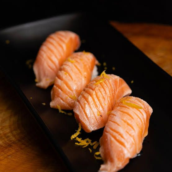 NIGUIRI SALMAO MACARICADO
