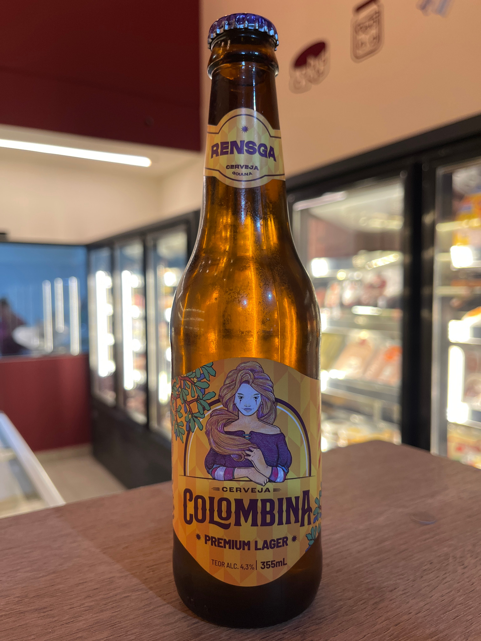 Cerveja colombina Premium larger 