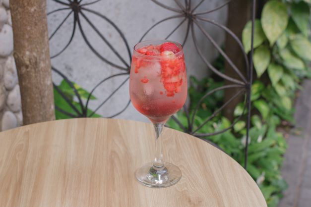 TROPYCAL GIN TONICA DE MORANGO