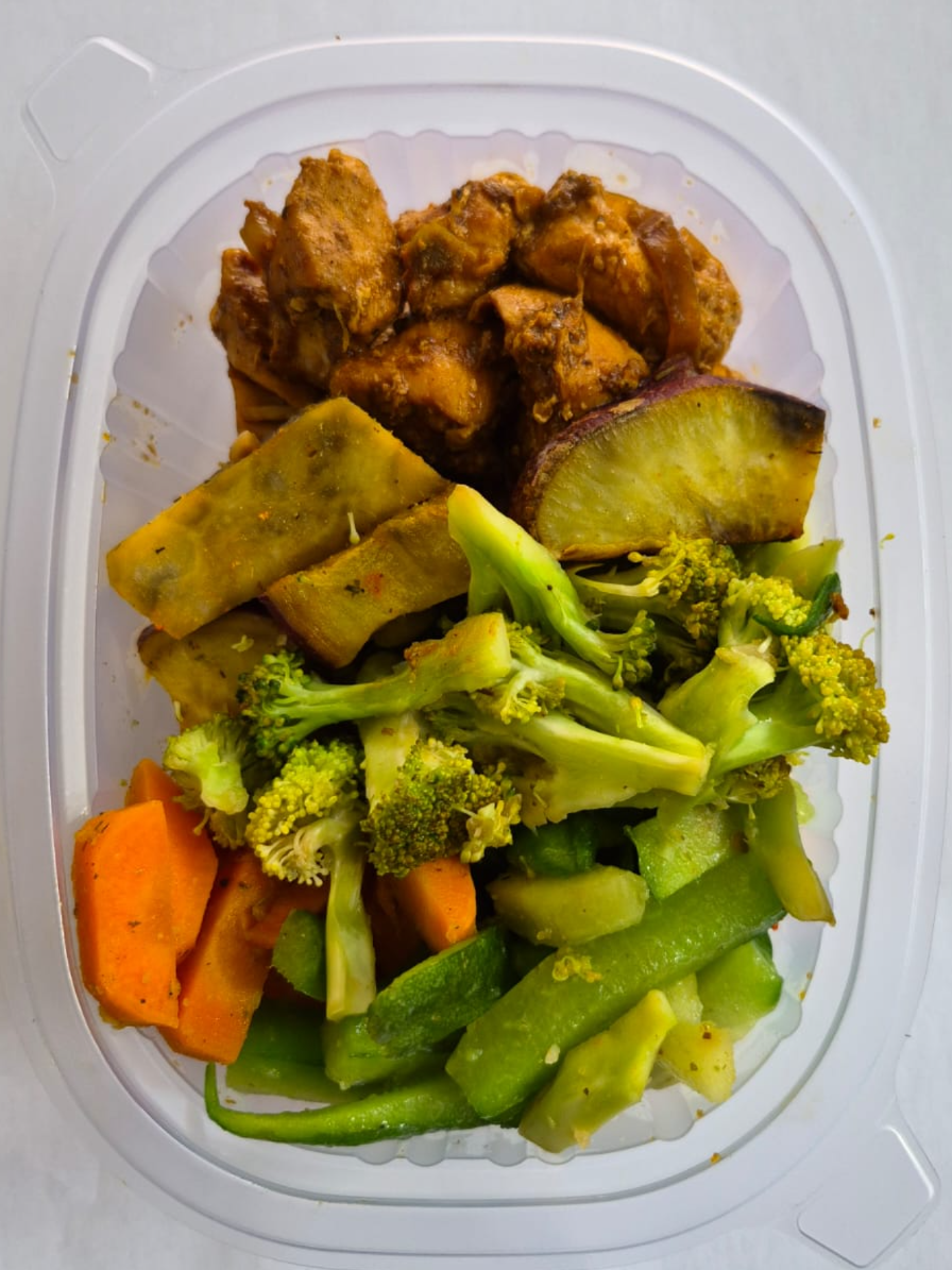 FRANGO EM CUBOS ACEBOLADO LOWCARB 320 GRAMAS Congelado.