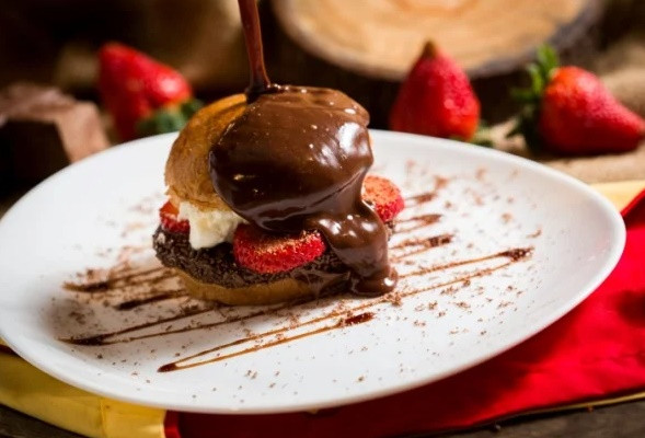 Hamburguer de Nutella com morango 