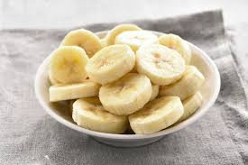 Banana no prato
