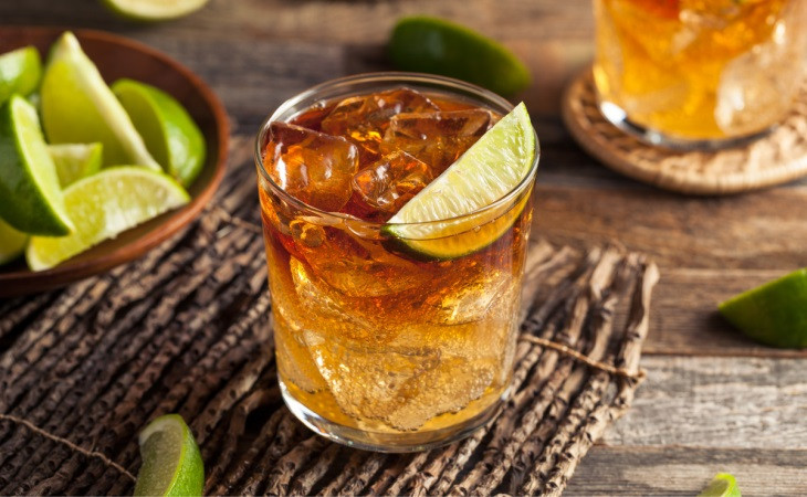 Rum Tônica de Mel e Limão