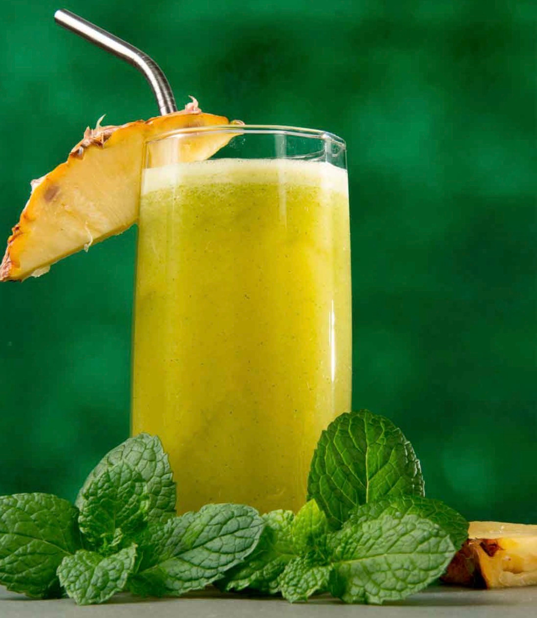 Suco abacaxi com hortelã