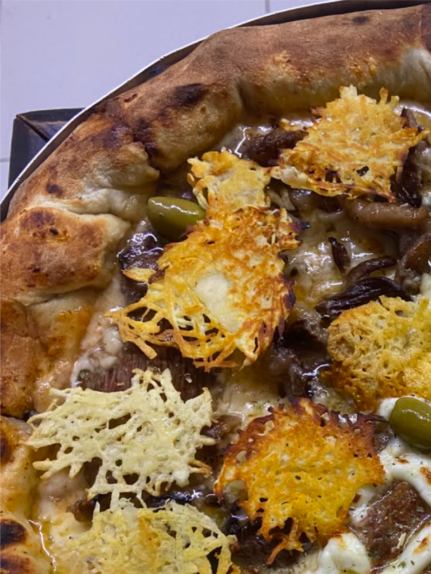 PIZZA DE PICANHA COM CROSTA DE PARMESAO