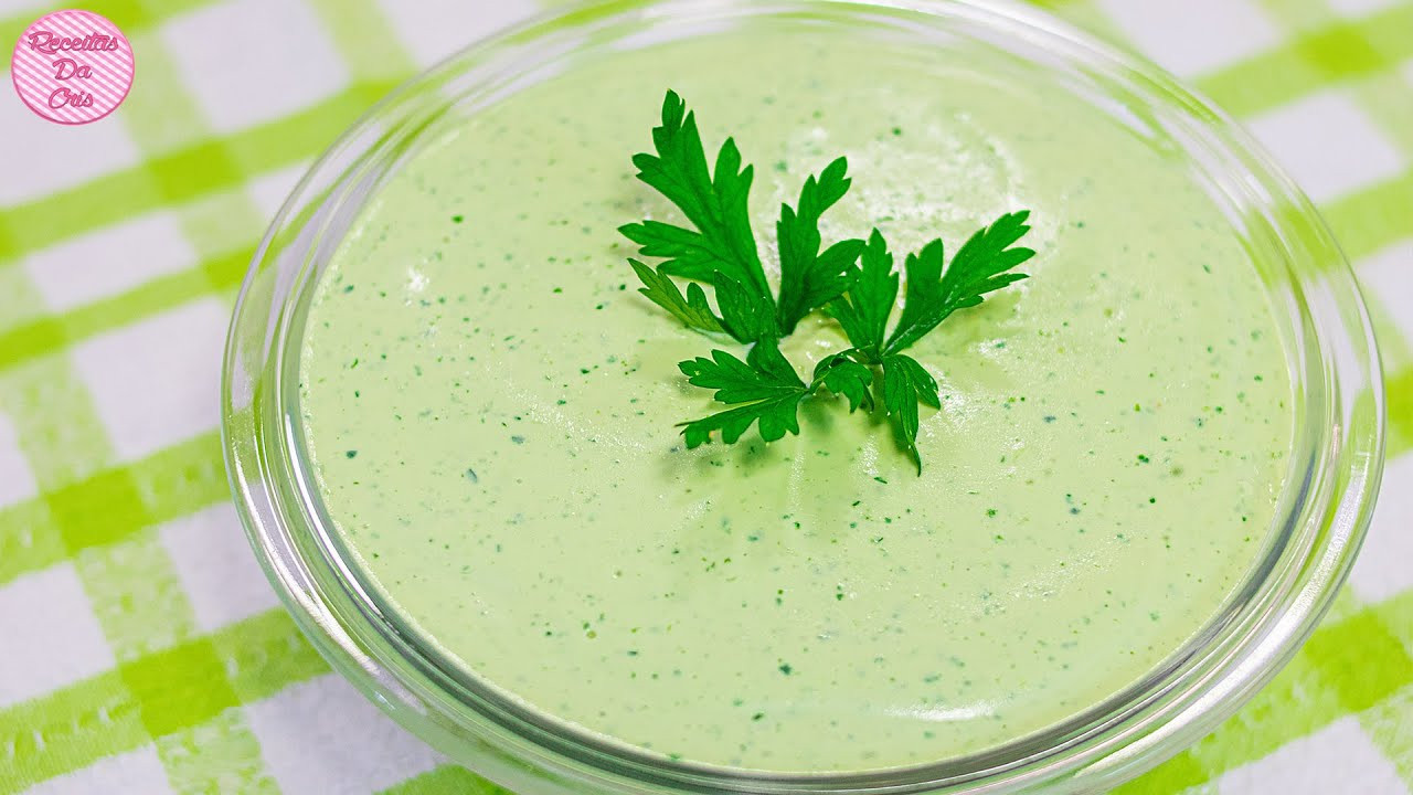 Guarnição de molho verde 