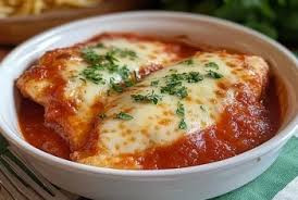FILÉ A PARMEGIANA DE FRANGO P(1 PESSOA)