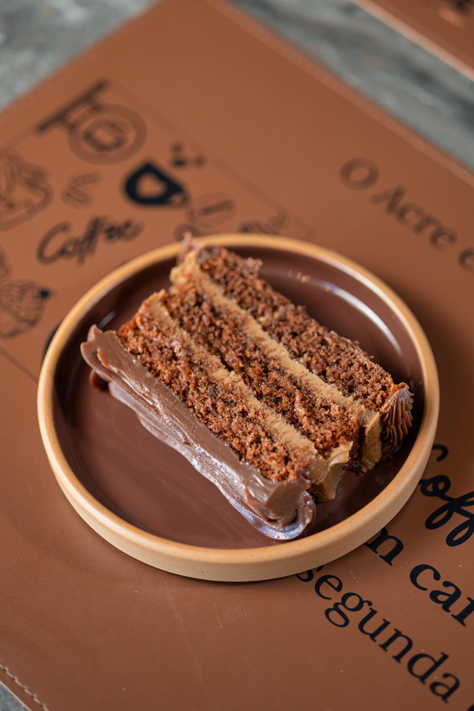 FATIA DE BOLO CAFE COM CARAMELO SALGADO
