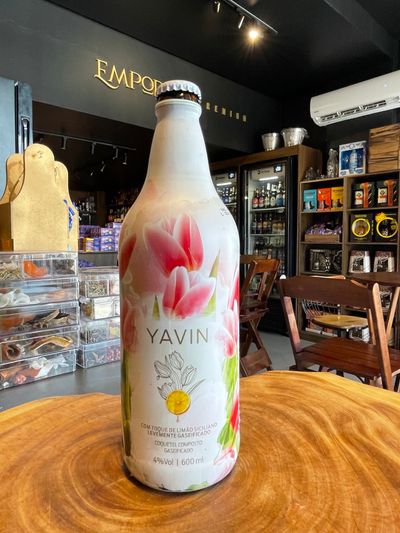 Vinho Gaseificado Yavin com Limão