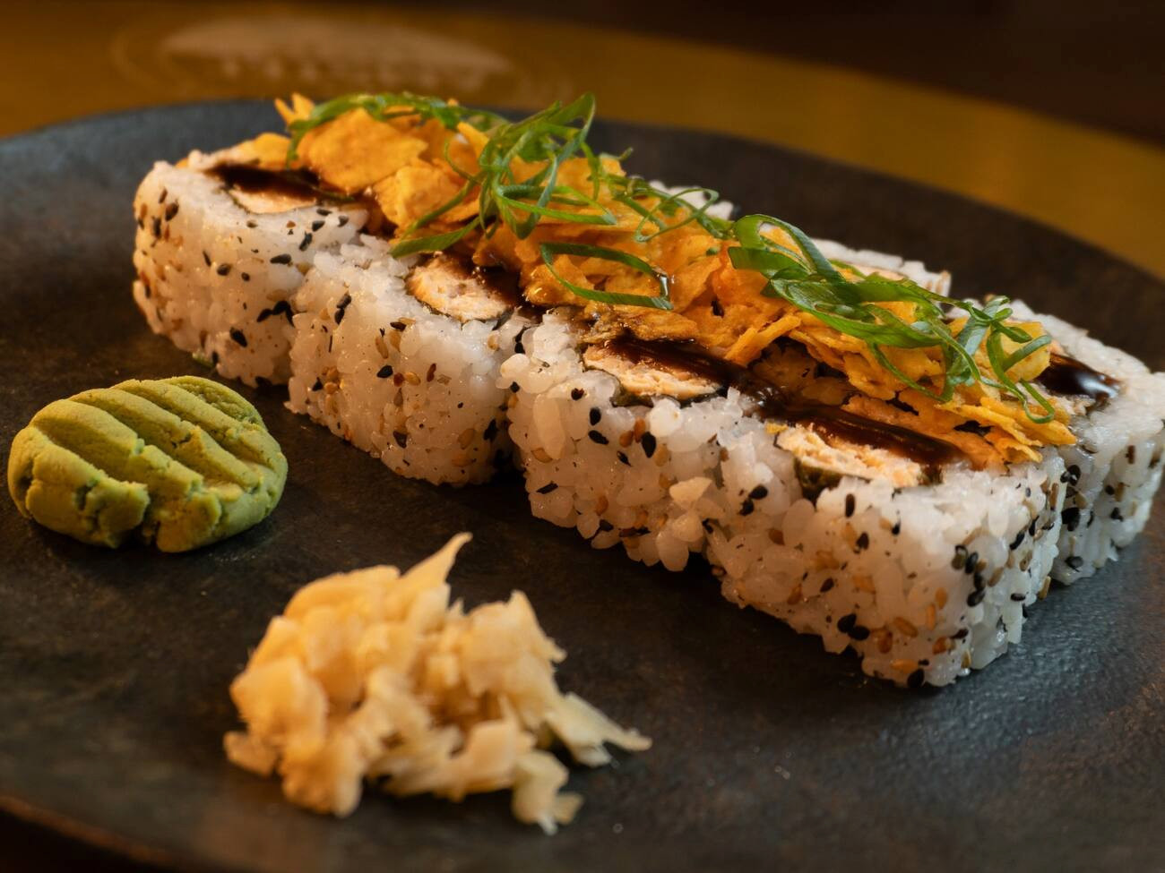 URAMAKI SALMÃO GRELHADO
