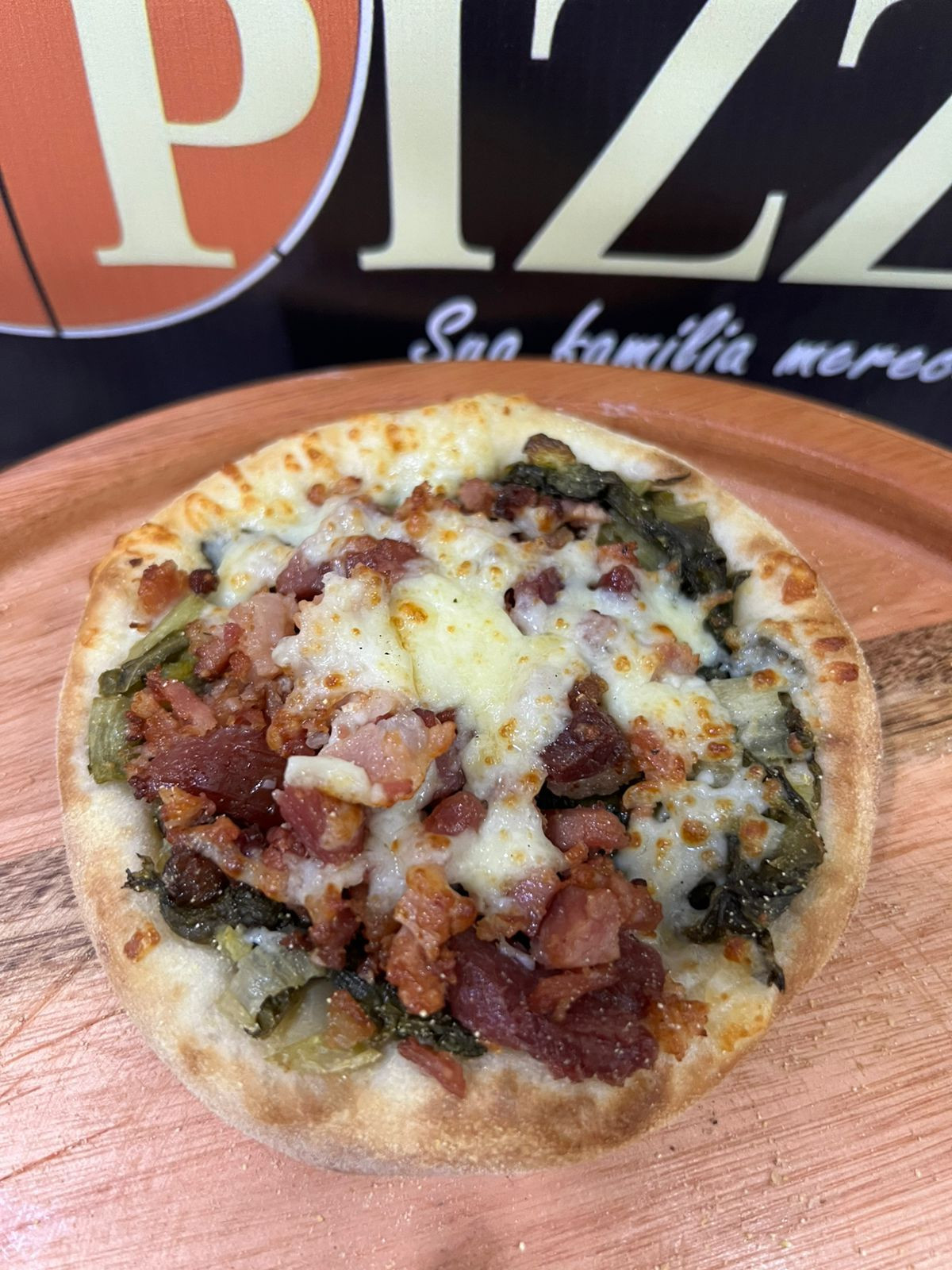 Esfiha de Escarola com Bacon e Mussarela