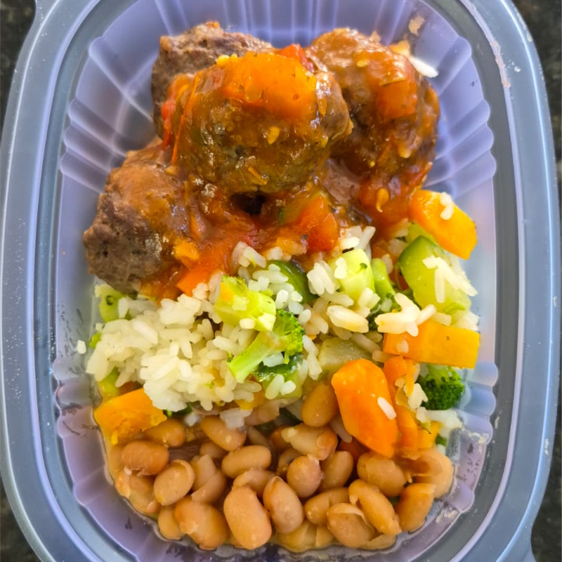ALMÔNDEGAS C/ MOLHO AO SUGO E  ARROZ BRANCO 320 GRAMAS Congelado