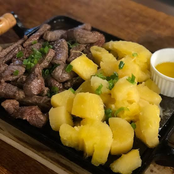 CHAPA PICANHA C/MANDIOCA NA MANTEIGA