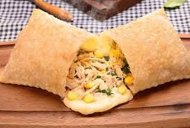PASTEL FRANGO COM QUEIJO E MILHO