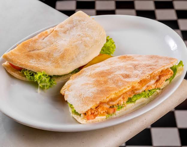 BEIRUTE FRANGO COM CATUPIRY