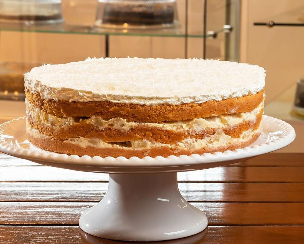 Torta Abacaxi com coco 24cm
