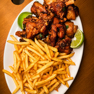 FRANGO A PASSARINHO (500 G) COM BATATA FRITA (200 G)
