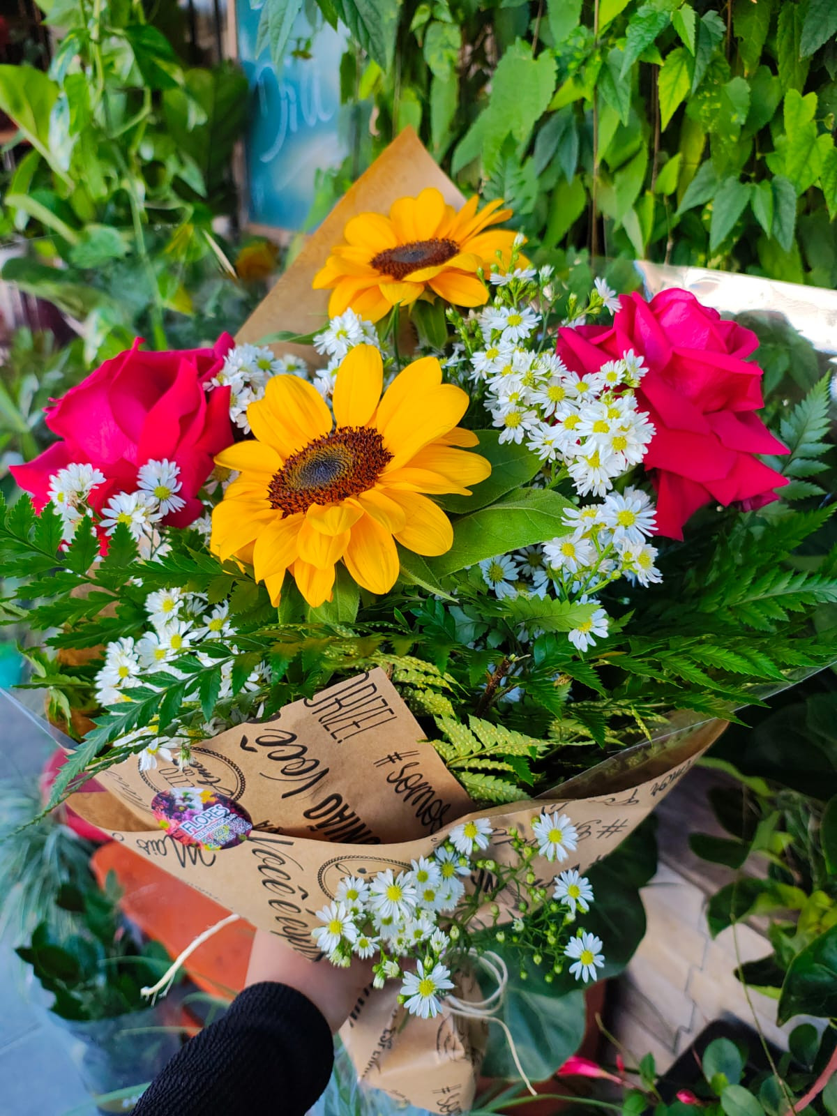 Buquê Misto Girassóis e Rosas 4 Galhos