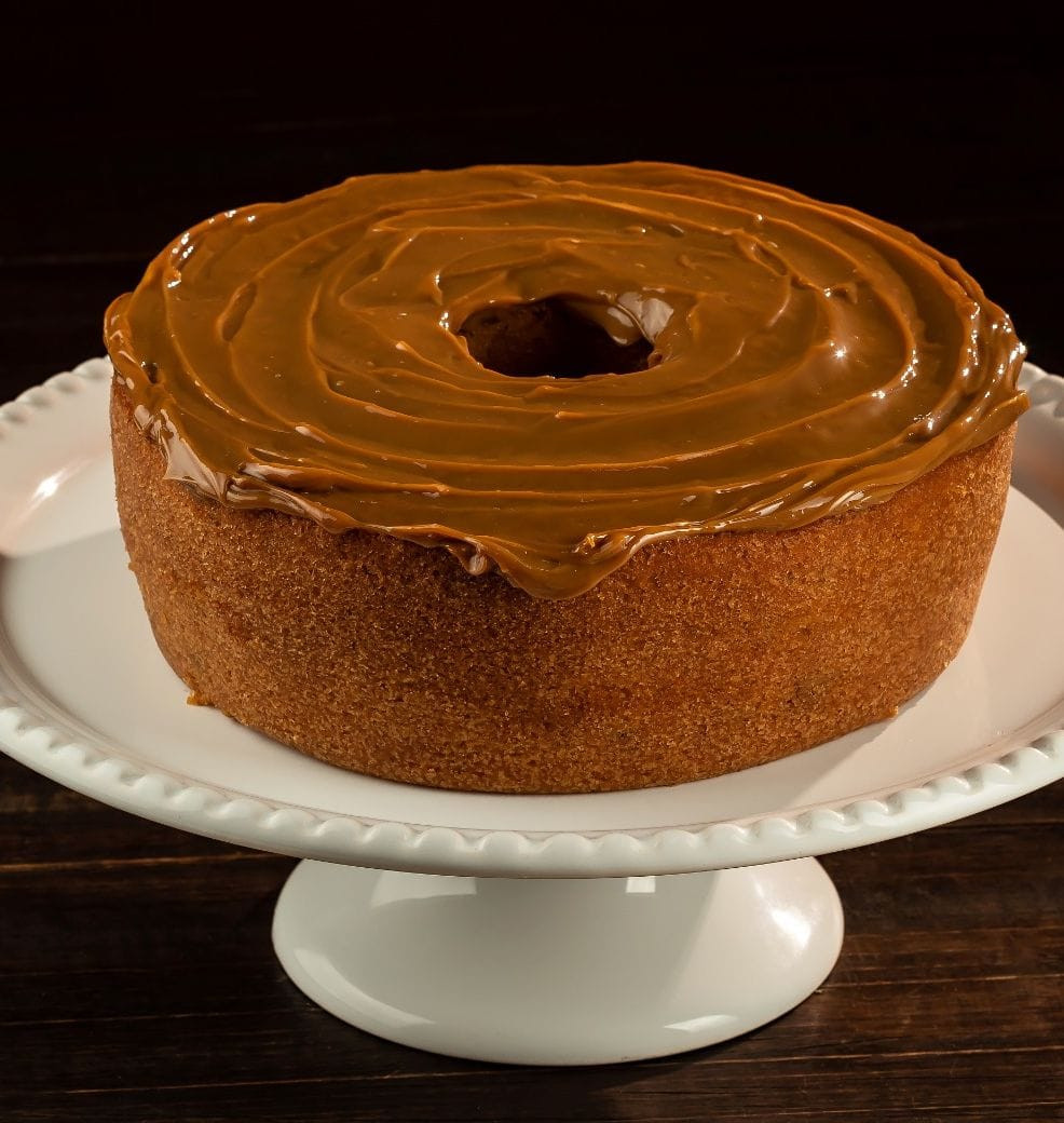 Bolo amanteigado com doce de leite 24cm