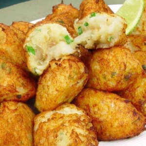 BOLINHO DE BACALHAU 8 UNIDADES