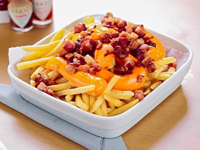 Batata Frita com Cheddar e Bacon 