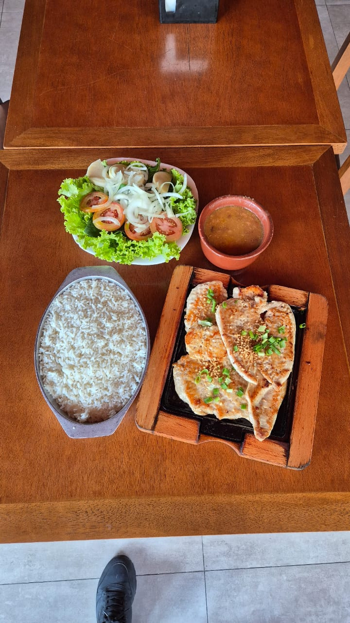Filé De Frango Com Salada 