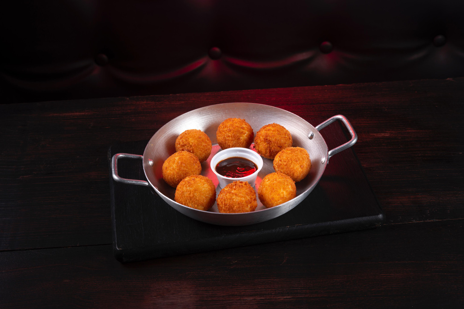 Bolinho de Mandioca com Recheio de Carne Curada