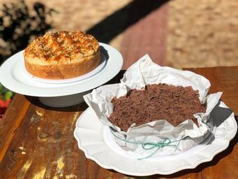 Torta Frango Cream cheese 1kg + Bolo Gelado de Brigadeiro Belga