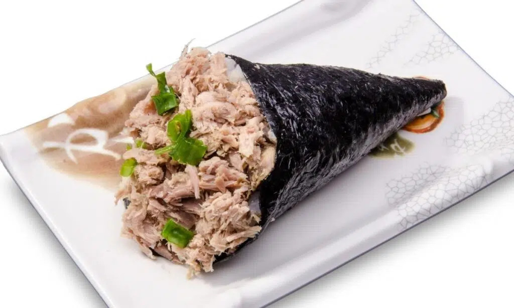2 temaki de atum enpanado ( nao e hot )