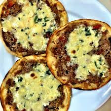 ESFIHA Carne com queijo