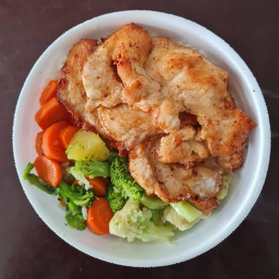 Filé de Frango Grelhado com Legumes 