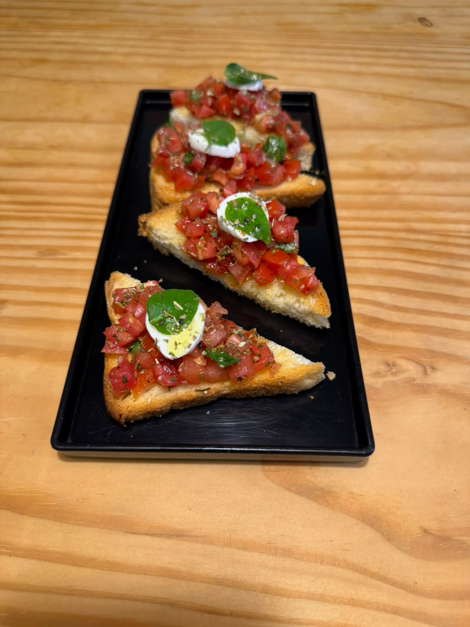 BRUSCHETTA DE TOMATE