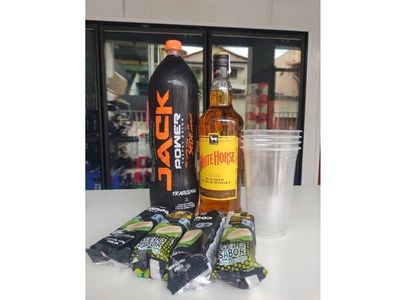 Kit: Whisky White Horse 1LT + Energético + Gelo de Coco e Copão
