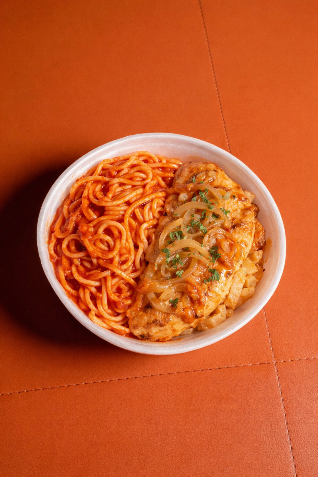 Marmita macarrão e filé de frango