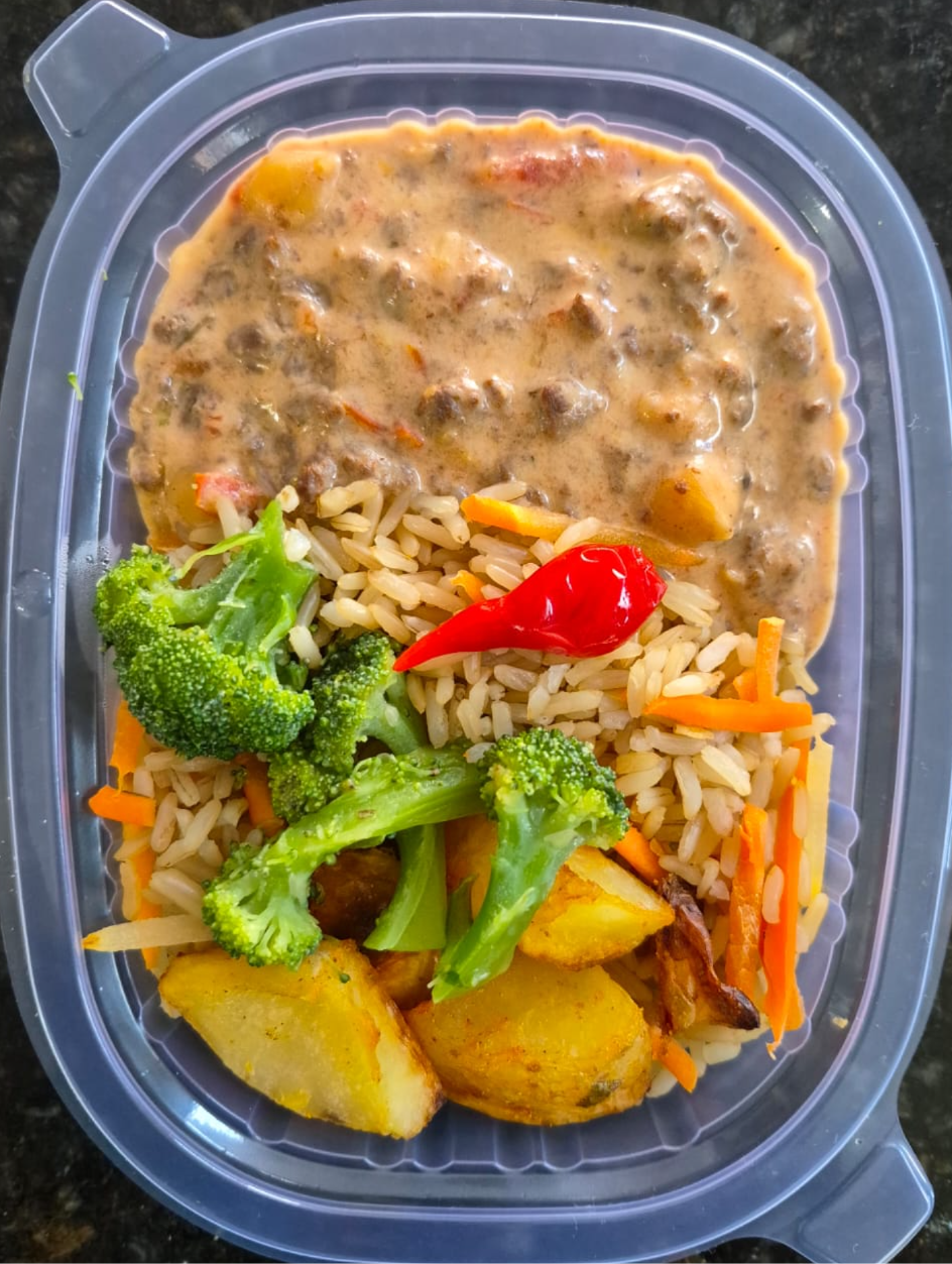 STROGONOF DE PROTEÍNA DE SOJA C/ ARROZ INTEGRAL 220 GRAMAS Congelado.