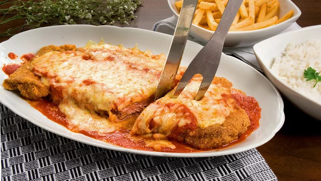 Guarnição de á parmegiana de carne 