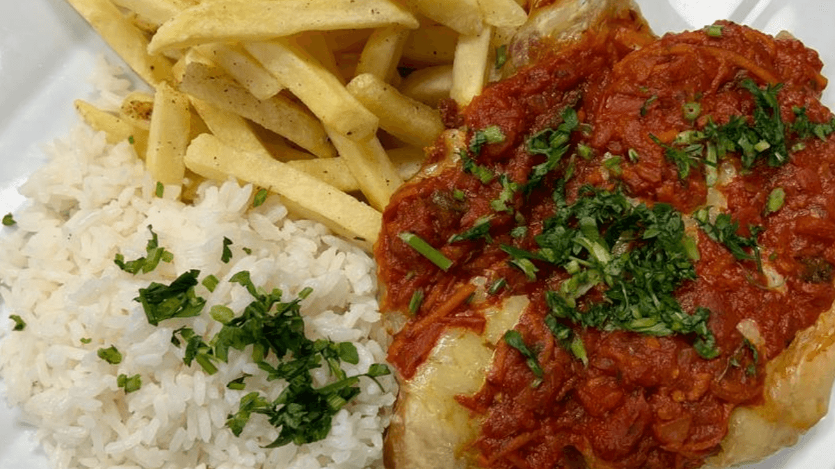 A Parmegiana de frango  PF 