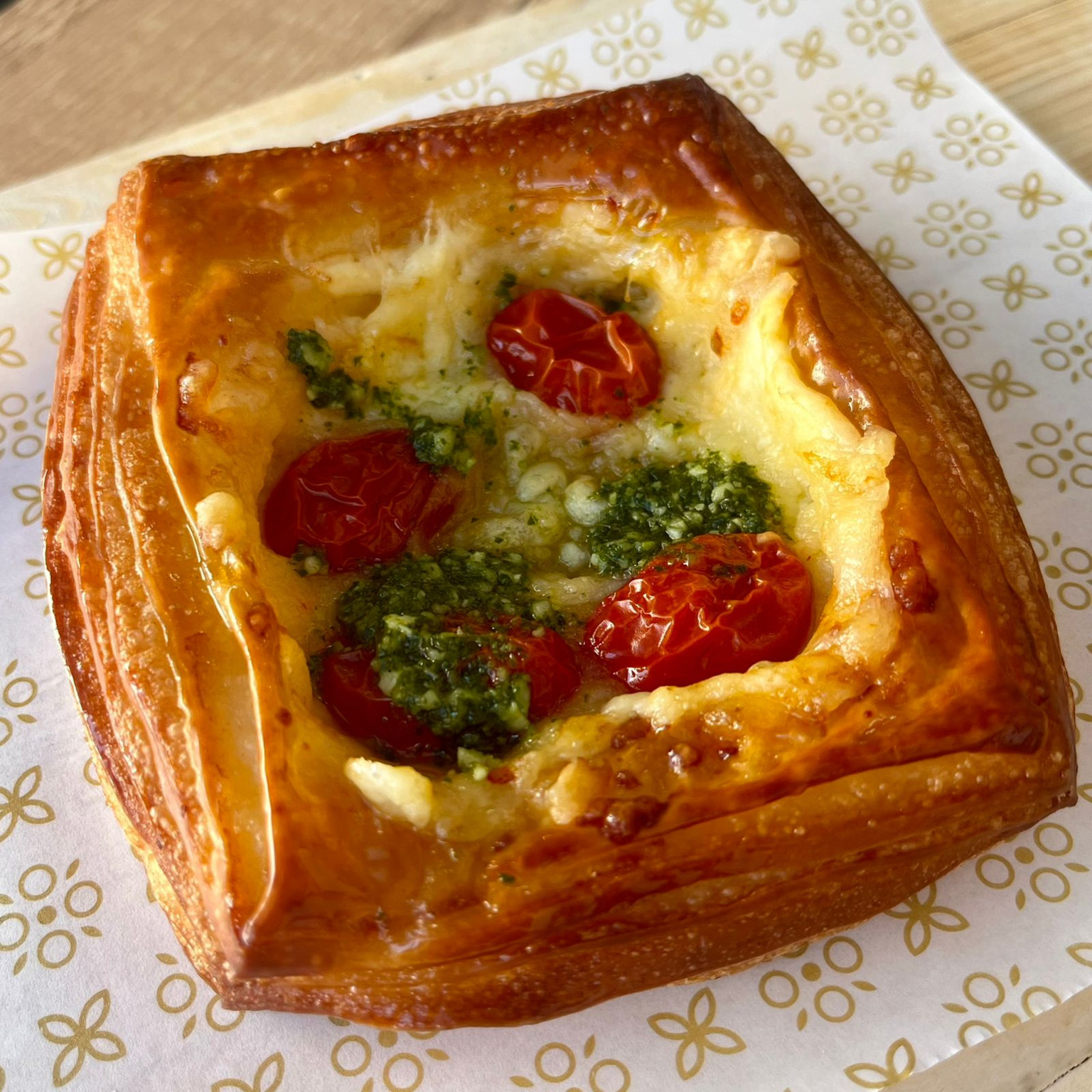 Danish Tomatinho e Pesto
