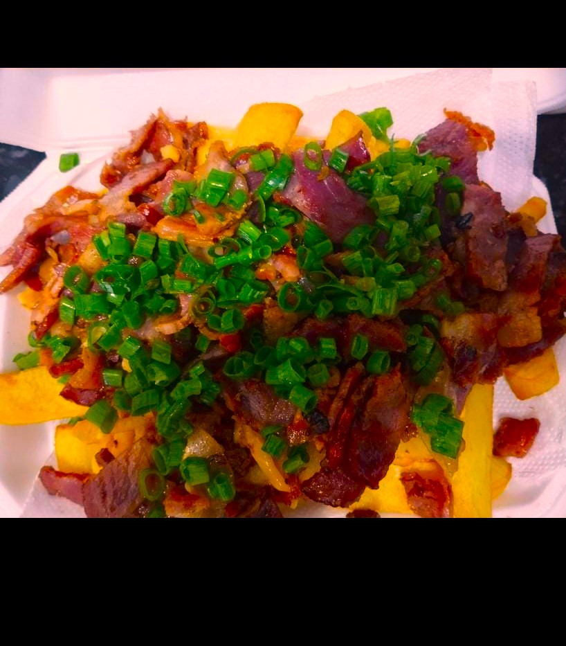 Batata Frita com Queijo Bacon e Cebolinha MÉDIA