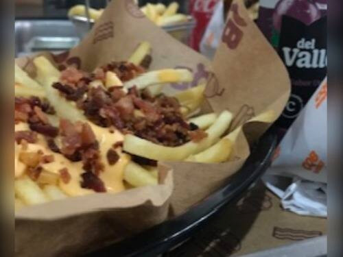 Fritas c/ Cheddar e Farofa Bacon