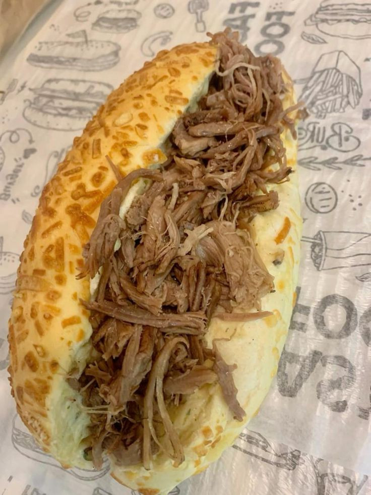 PÃO DE ALHO A MODA COM  CARNE DO SOL DESFIADA