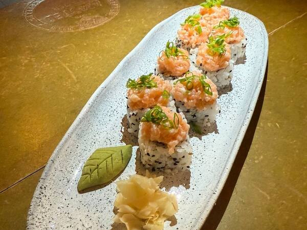 URAMAKI DE SALMÃO ESPECIAL