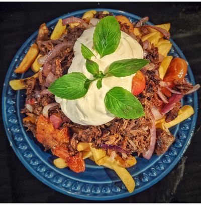 BATATA FRITA COM CARNE DESFIADA