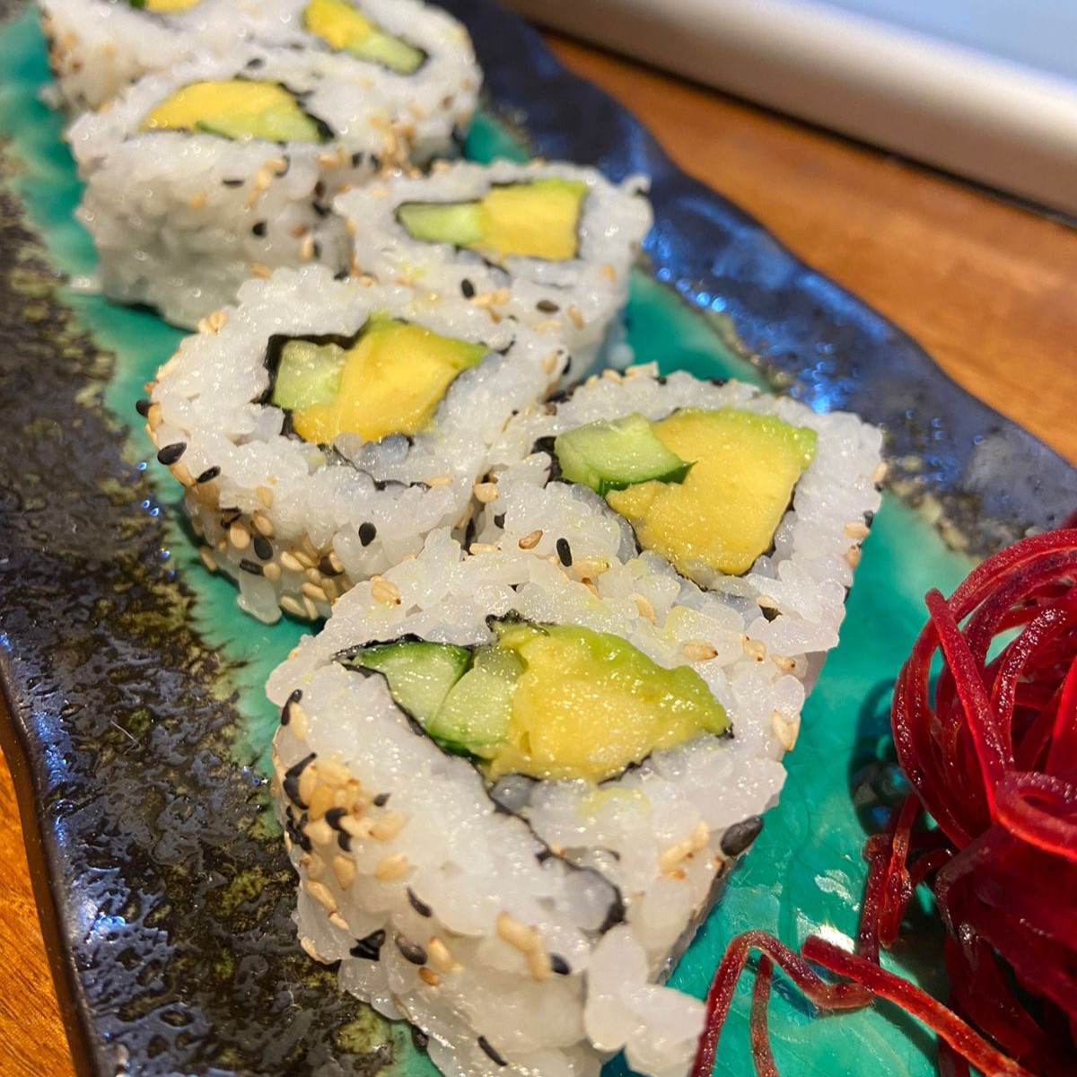 URAMAKI ABACATE 8UND