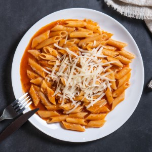 MACARRÃO  AO MOLHO SUGO
