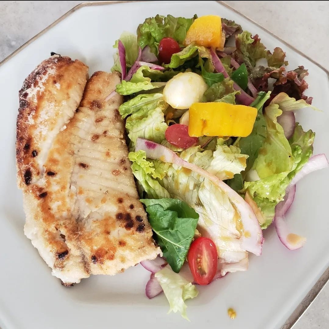 TILÁPIA C/ SALADA