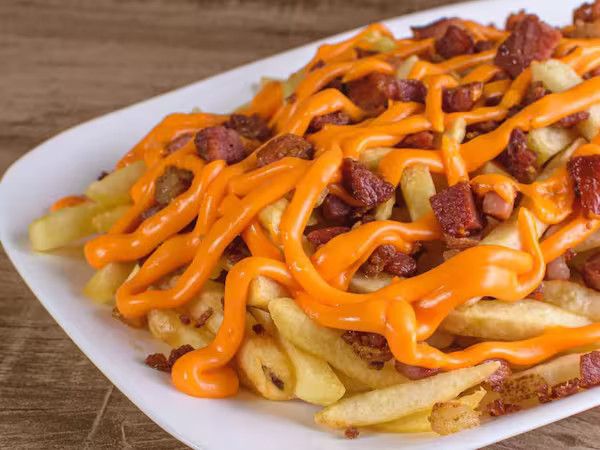Fritas com Cheddar e Bacon Média