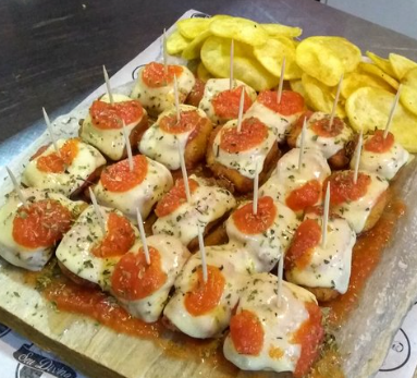 FILÉ DE TILAPIA  A PALITO COM FRITAS